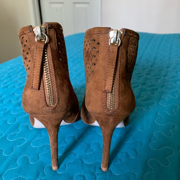 Zara Basic Collection -Heeled Booties - Picture 4 of 10
